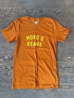 Aloha De Mele Moku O Keawe Short Sleeve Tee in Burnt Orange